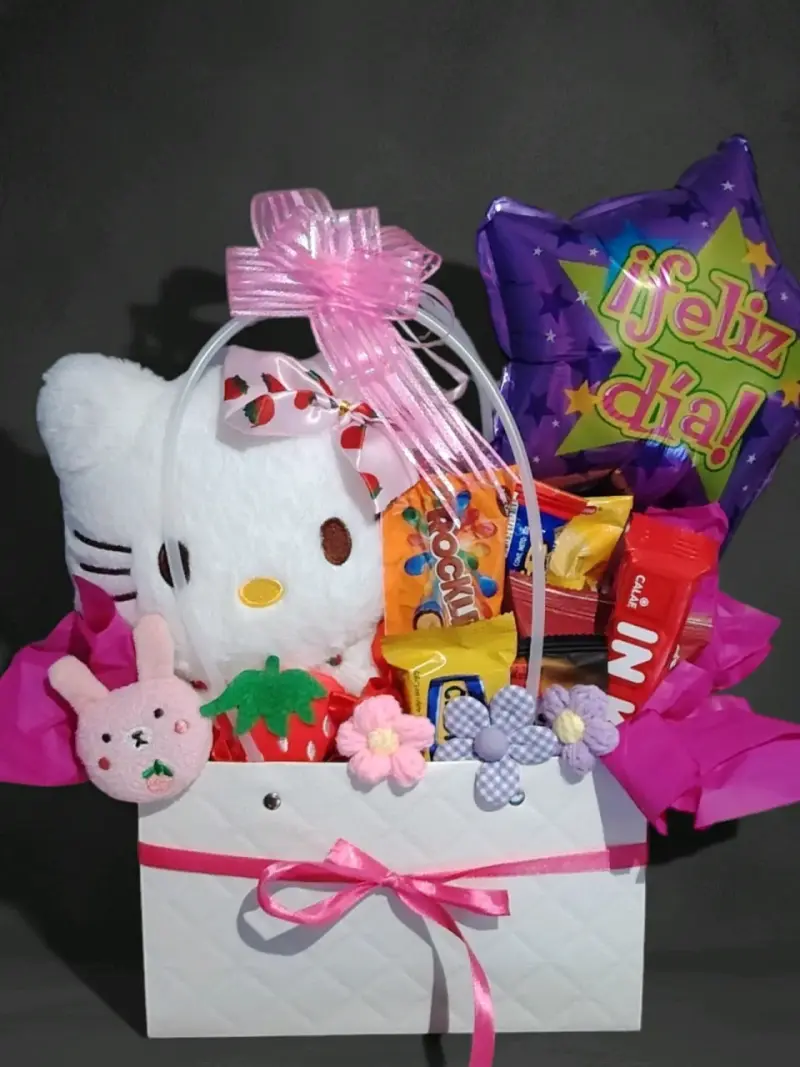 Caja de regalo con peluche y dulces - 1