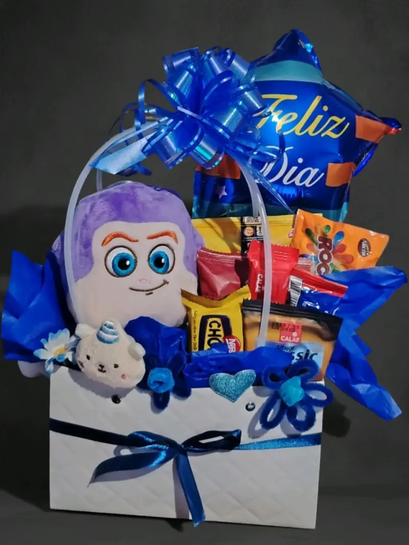 Caja de regalo con peluche y dulces - 6
