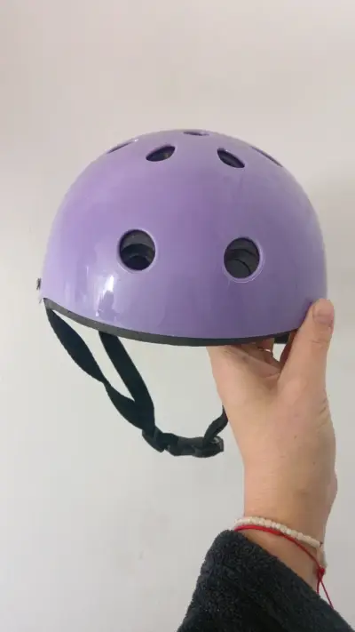 Casco de bicicleta morado para niña - miniatura 1