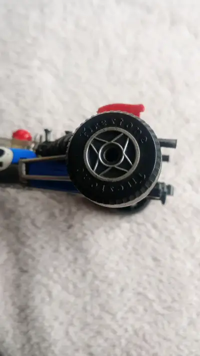 Auto de juguete Fórmula 1 azul vintage - miniatura 4
