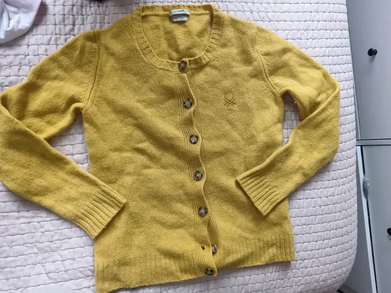 Chaleco amarillo de lana para mujer