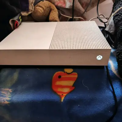 Oxbox one S digital 1 Tb 1 control más 15 juegos d - miniatura 2