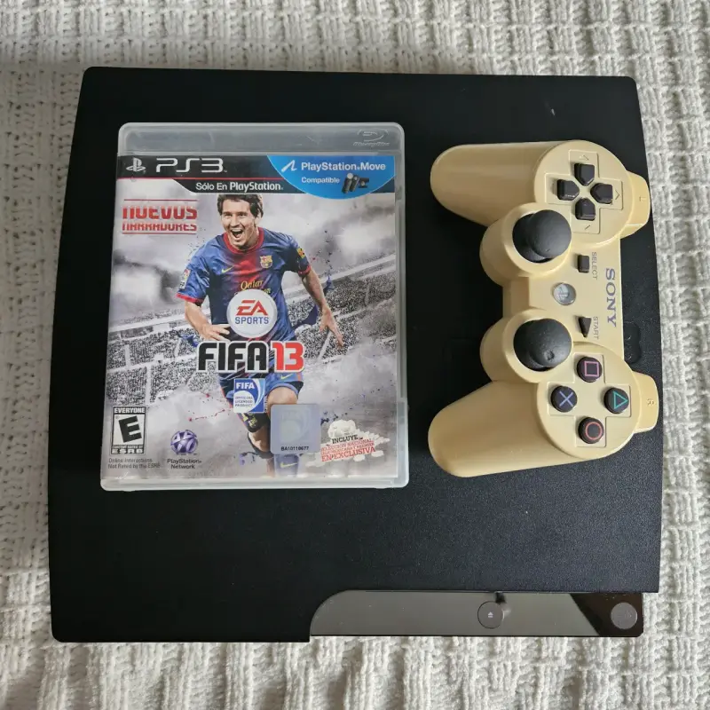 Consola PS3 con control, cables y juego FIFA 13 - 1