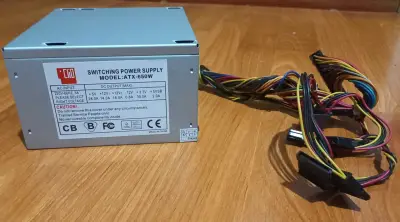 Fuente de poder ATX 650W para PC - miniatura 1