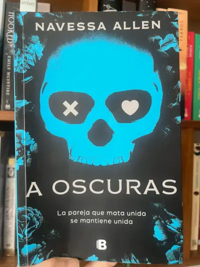 Libro 'A Oscuras' de Navessa Allen - miniatura 1