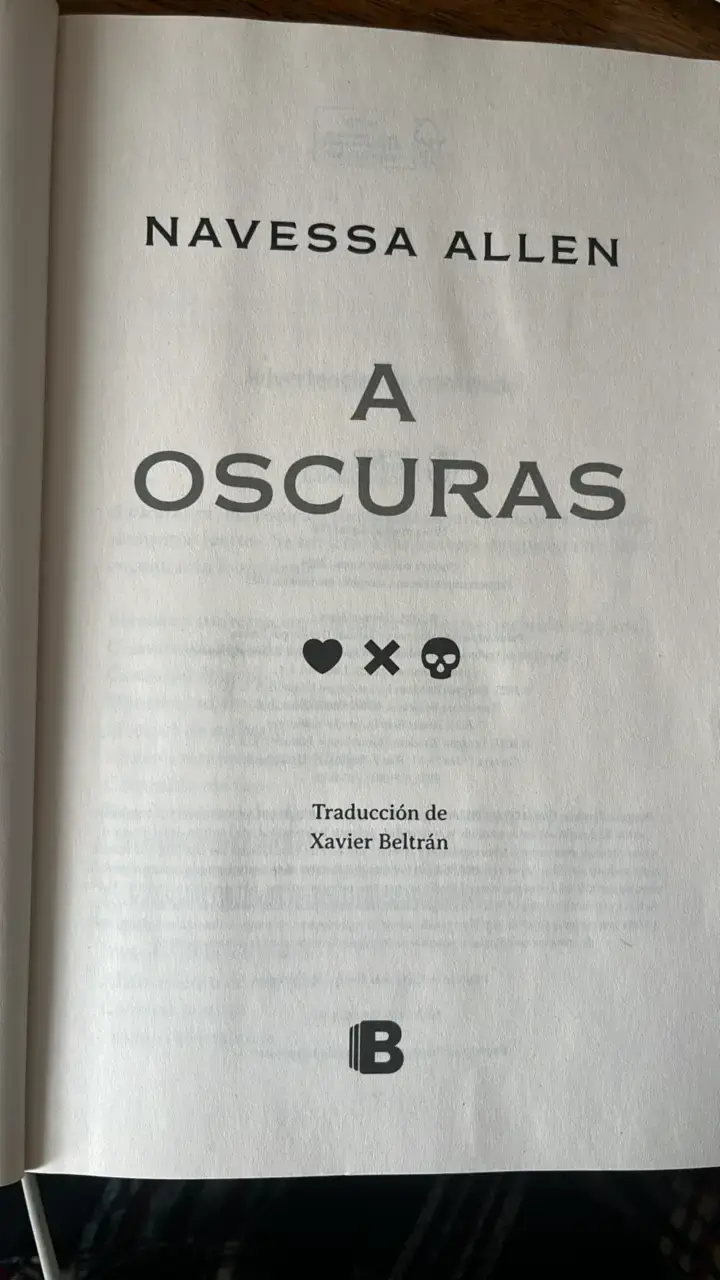 Libro 'A Oscuras' de Navessa Allen - 3