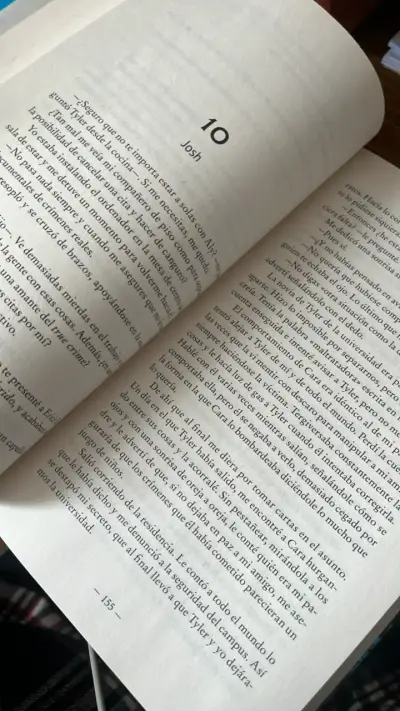 Libro 'A Oscuras' de Navessa Allen - miniatura 4