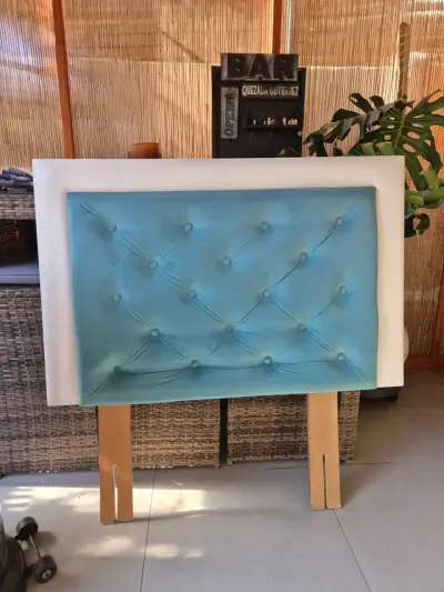 Respaldo de cama tapizado en terciopelo azul - miniatura 2