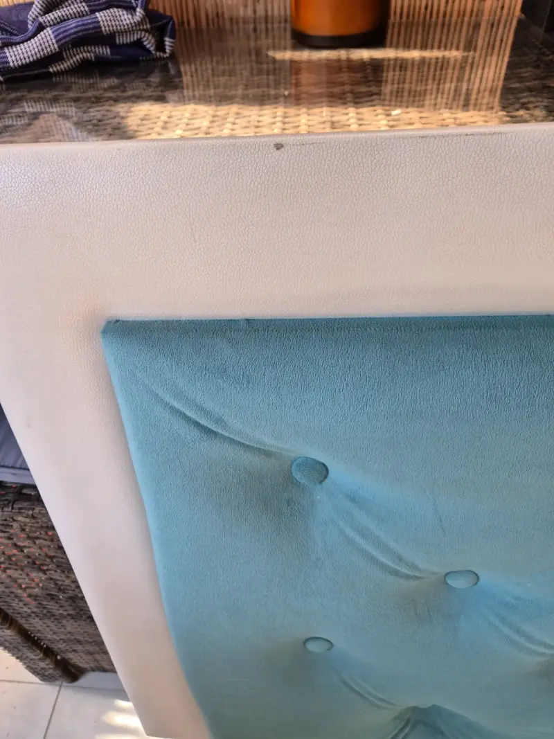 Respaldo de cama tapizado en terciopelo azul - 3