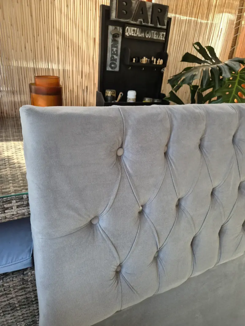 Respaldo de cama tapizado en terciopelo gris - 5