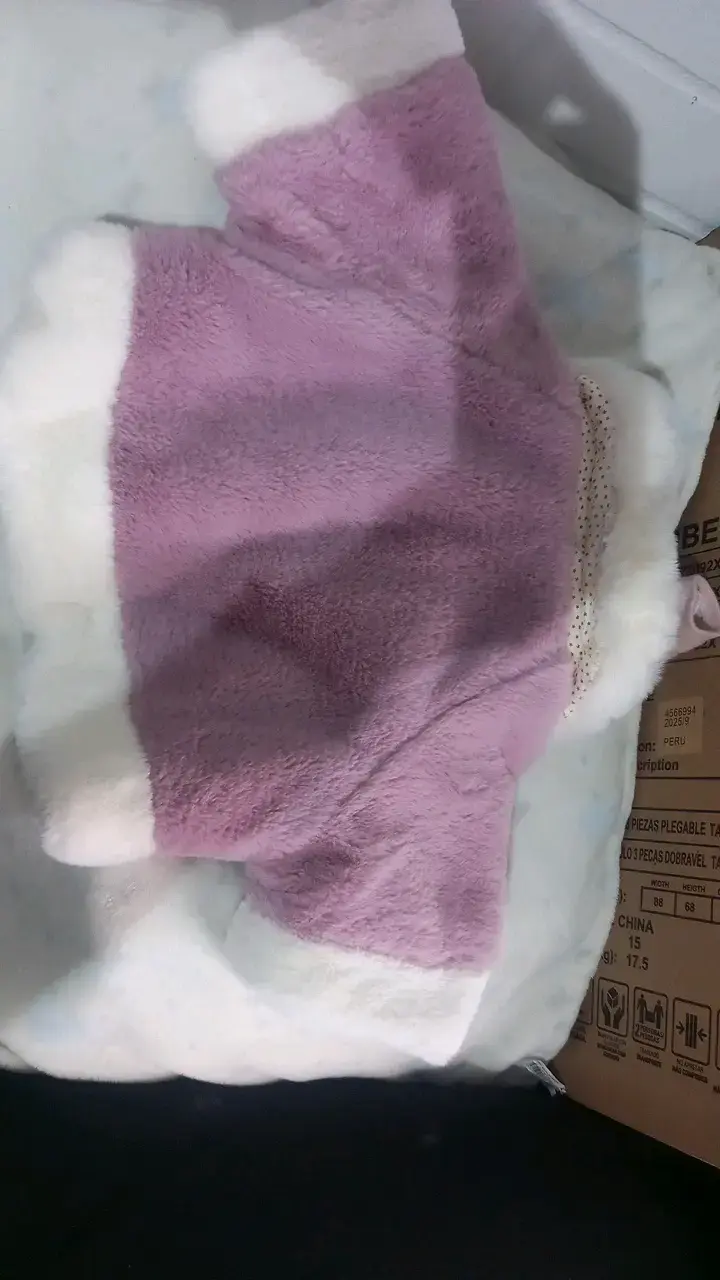 Abrigo para bb de 6 a 9 de felpa rosa con pompones - 2