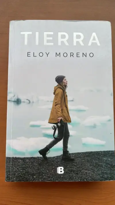 Libro 'Tierra' de Eloy Moreno en buen estado - miniatura 1