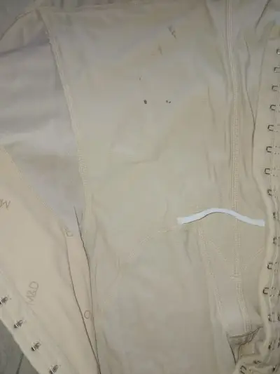 Faja post operatoria beige con cierre frontal - miniatura 4