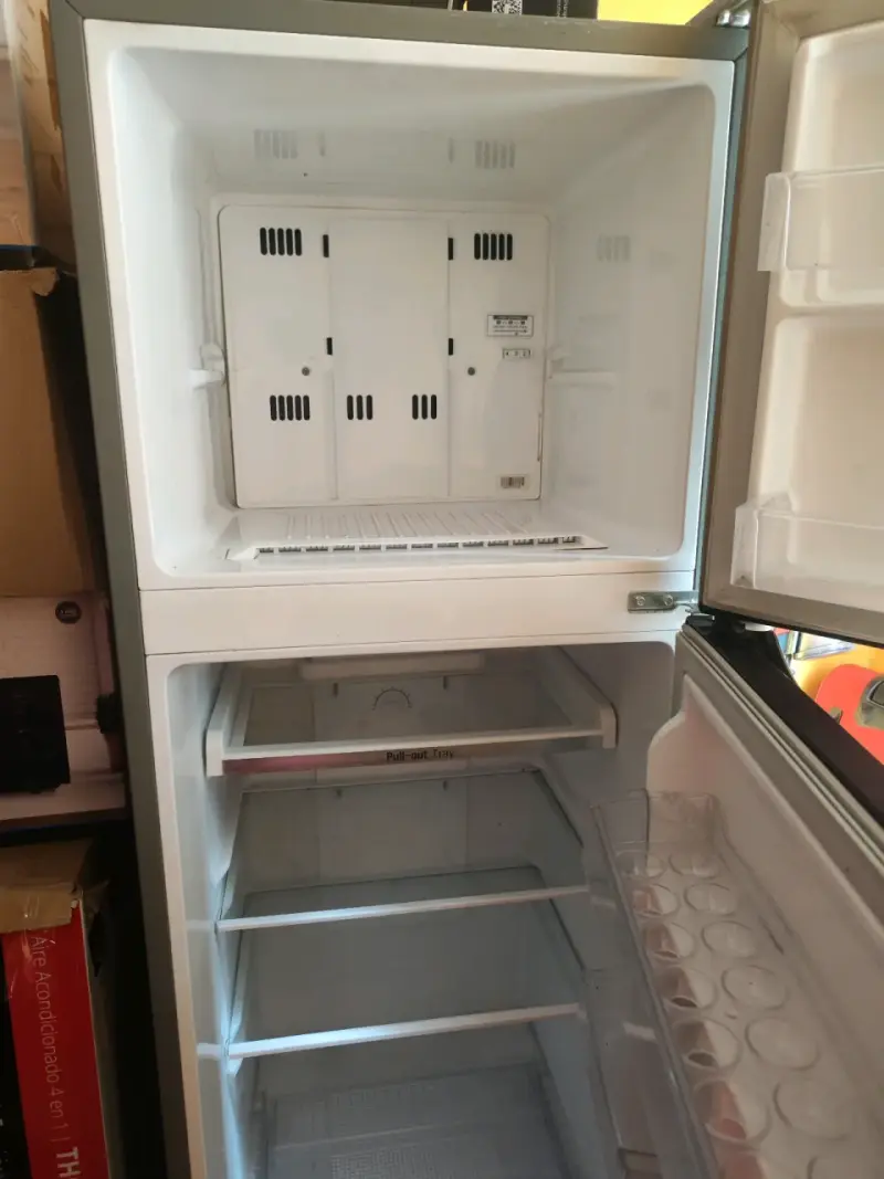 Refrigerador LG de acero inoxidable con eficiencia energética A+ - 2