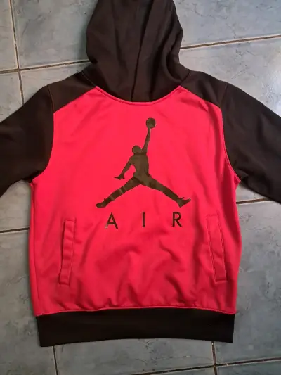 Polerón con capucha rojo y negro Air Jordan - miniatura 2