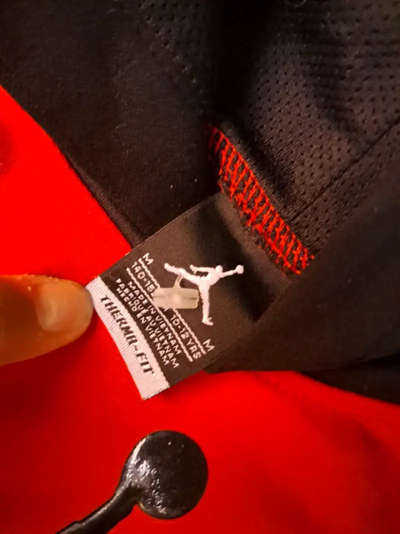 Polerón con capucha rojo y negro Air Jordan - 3