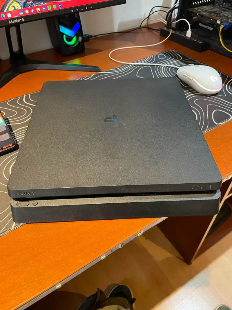 Consola Sony PlayStation 4 Slim en buen estado - 1