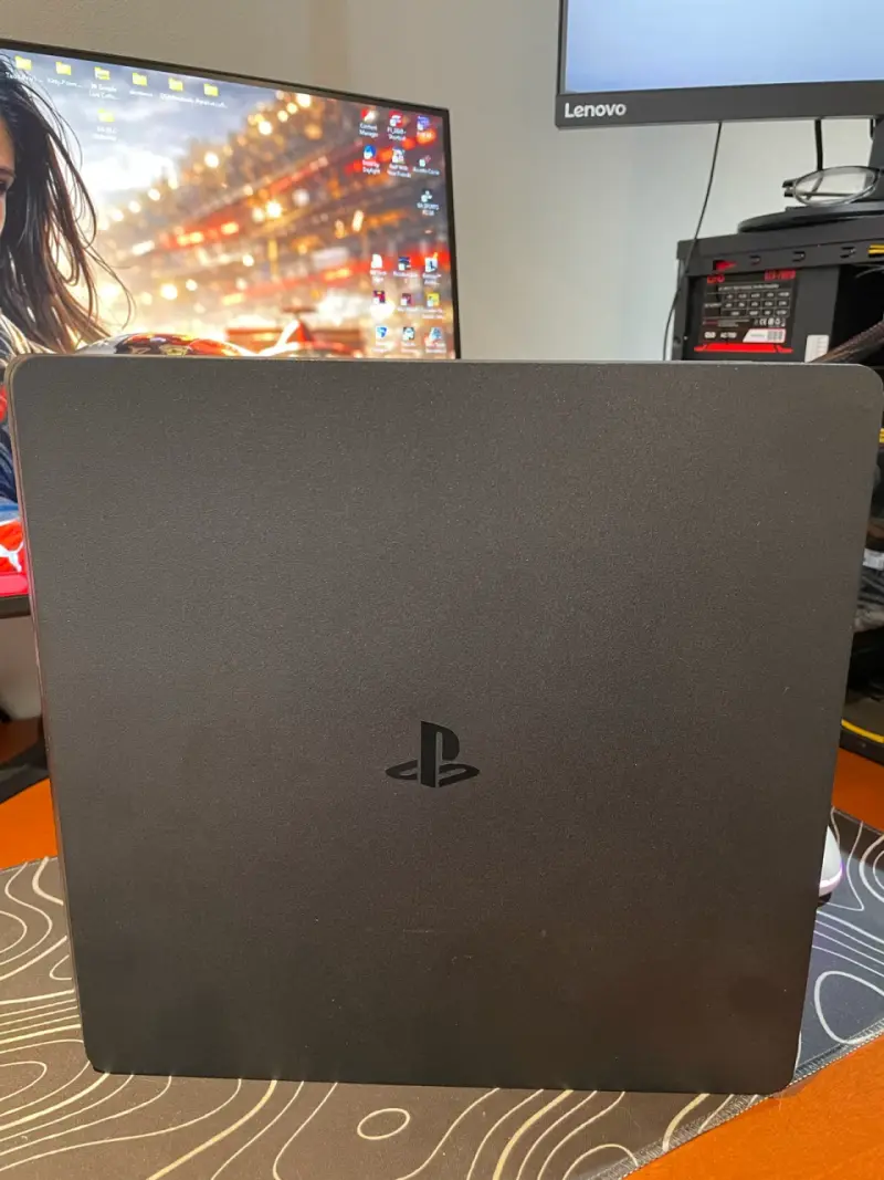 Consola Sony PlayStation 4 Slim en buen estado - 2