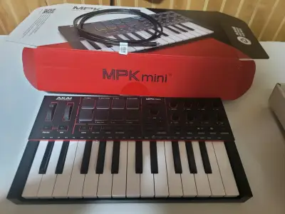 Controlador MIDI Akai MPK Mini 4 - miniatura 1