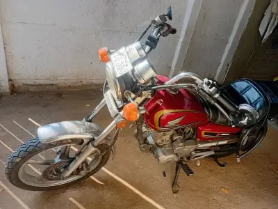 Moto Honda V-Men para REPARAR - miniatura 2