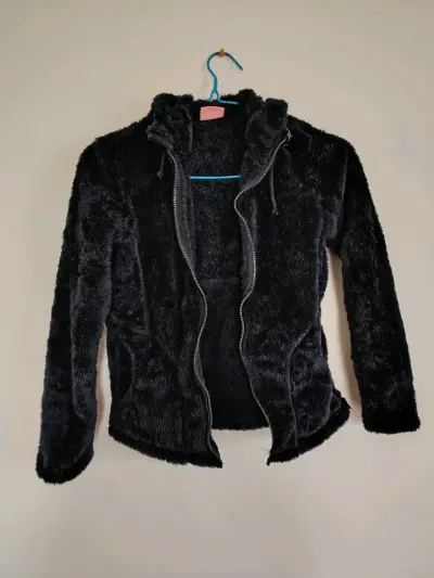 Chaqueta de felpa negra con capucha - miniatura 3