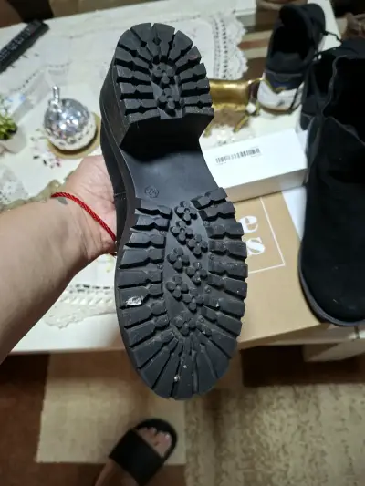 Botines negros de gamuza con hebilla - miniatura 2