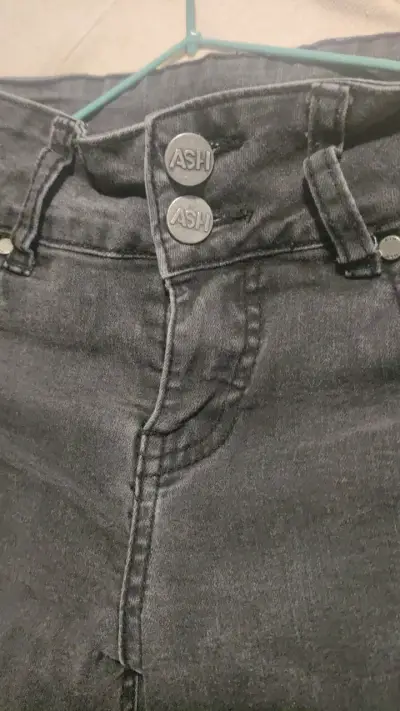 ASH, Jeans negros desgastados para mujer - miniatura 2