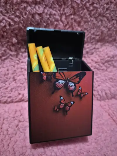 Porta cigarrillos con diseño de mariposas - miniatura 2