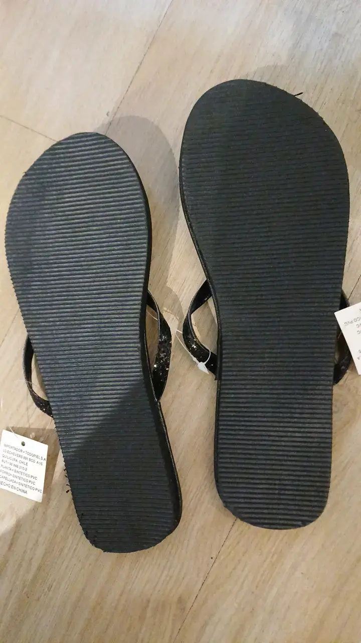 Sandalias flip-flop negras de Todopiel - 2