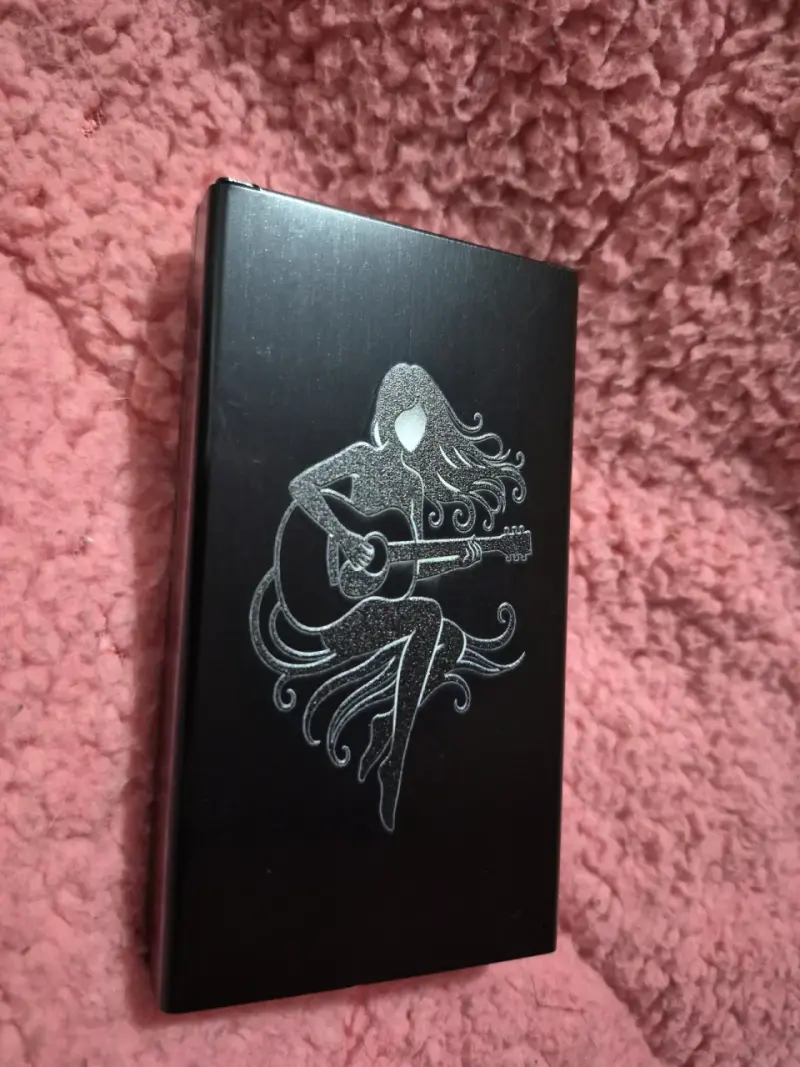 Estuche metálico para cigarrillos con diseño artístico - 2