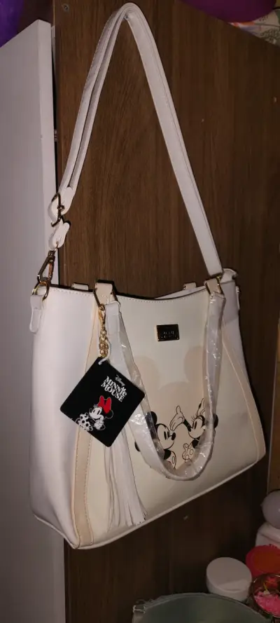 Cartera blanca con diseño de Mickey y Minnie - miniatura 2