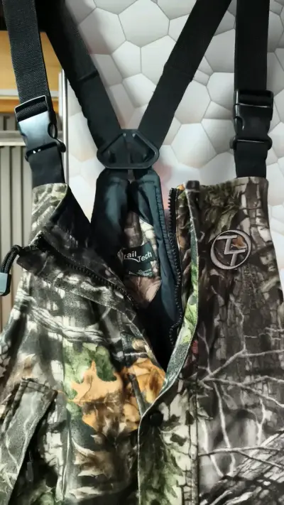 Pantalones de caza camuflados con tirantes - miniatura 2