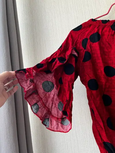 Blusa roja con lunares negros estilo flamenco - miniatura 2