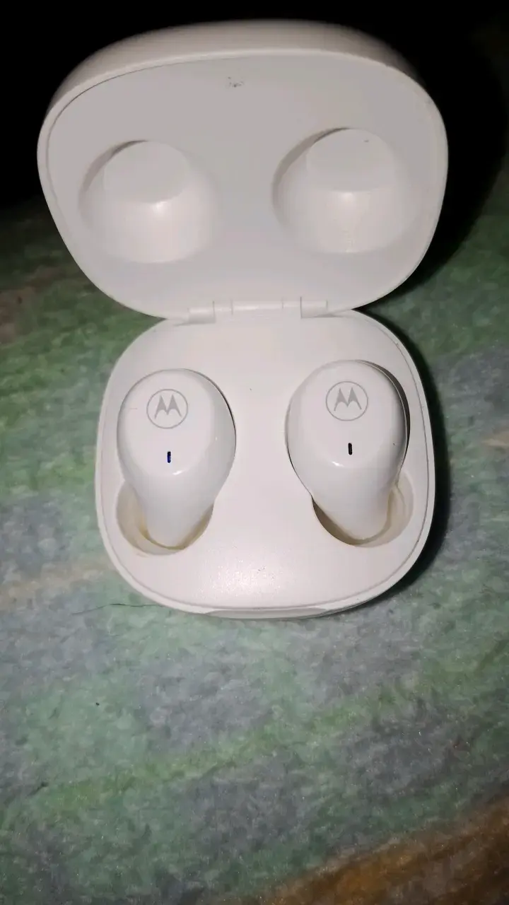 Audífonos inalámbricos Motorola con estuche - 2