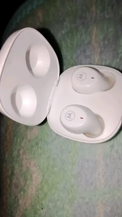 Audífonos inalámbricos Motorola con estuche - miniatura 3