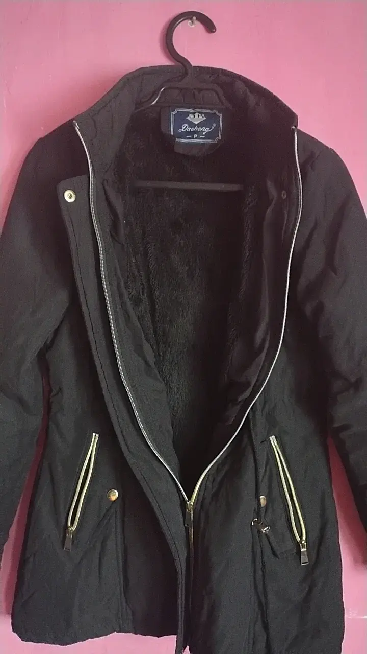Chaqueta negra acolchada para mujer - 2