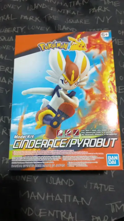 Kit de modelo Pokémon Cinderace/Pyrobut Bandai - miniatura 1