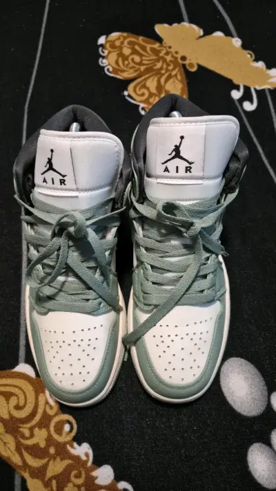 Zapatillas deportivas Air Jordan blancas y verdes - miniatura 1