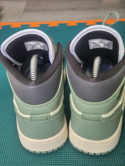 Zapatillas deportivas Air Jordan blancas y verdes - miniatura 2