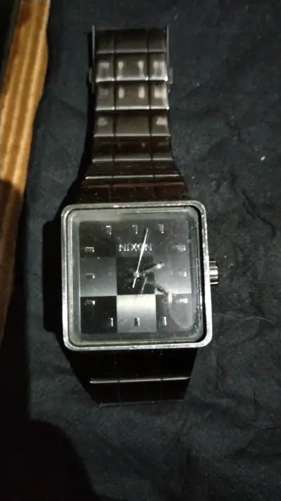 Reloj Nixon cuadrado de acero inoxidable - miniatura 1