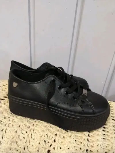 Zapatillas negras de plataforma estilo casual - miniatura 3