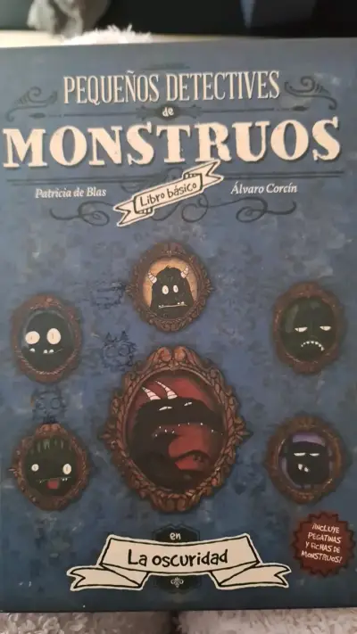 Libro 'Pequeños Detectives de Monstruos' en la oscuridad - miniatura 1