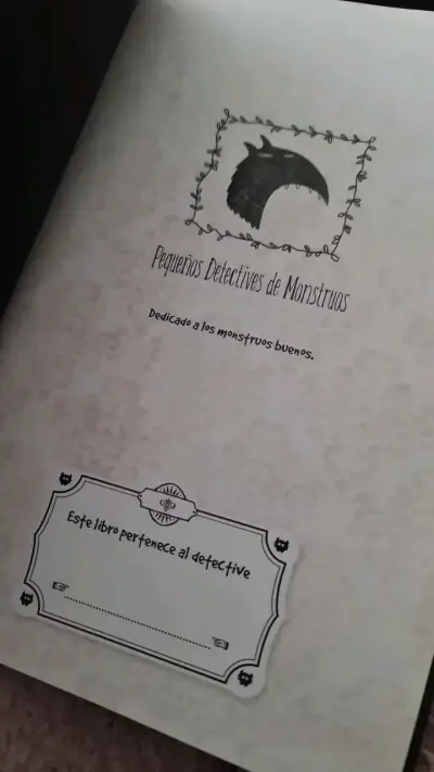 Libro 'Pequeños Detectives de Monstruos' en la oscuridad - miniatura 3