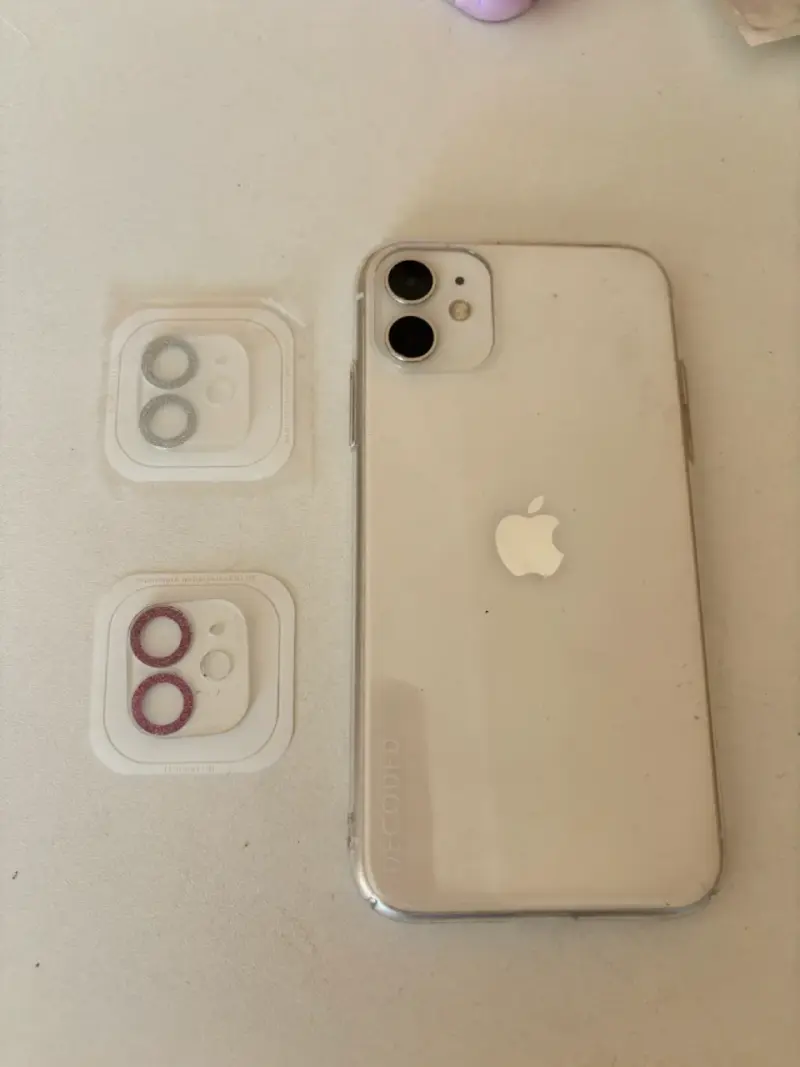 iPhone 11 Blanco con Caja y Accesorios - 2