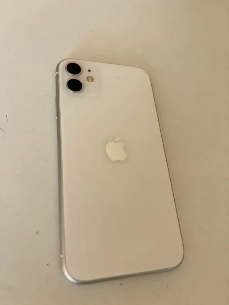 iPhone 11 Blanco con Caja y Accesorios - 4