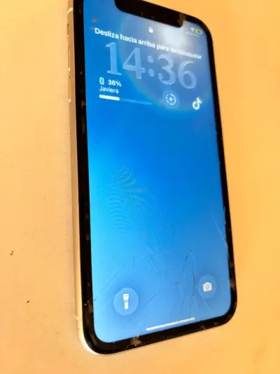 iPhone 11 Blanco con Caja y Accesorios - miniatura 6