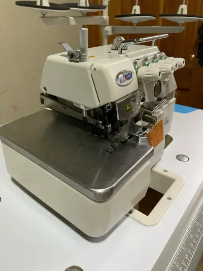 Máquina overlock industrial Reach RE-747D - miniatura 2