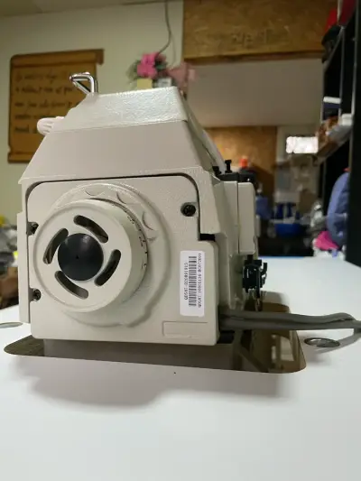 Máquina overlock industrial Reach RE-747D - miniatura 3