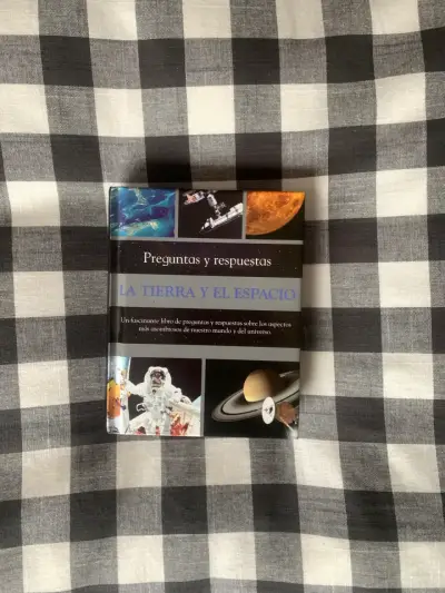 Libro Preguntas y Respuestas: La Tierra y el Espacio - miniatura 1