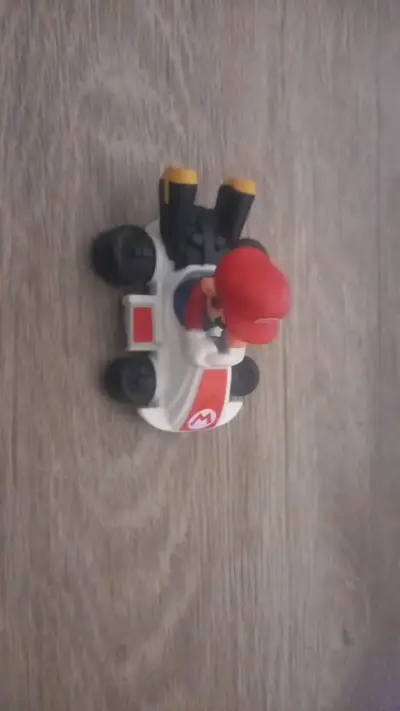 Figura de juguete Mario Kart con auto - miniatura 1